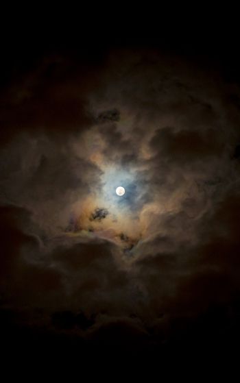 Обои 1752x2800 луна, облака, ночь