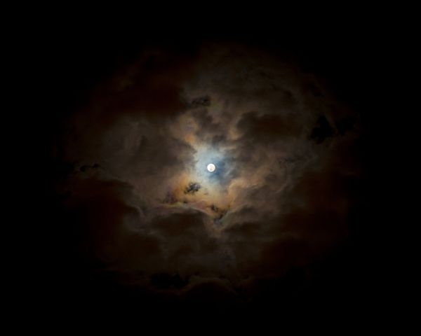 Обои 1280x1024 луна, облака, ночь