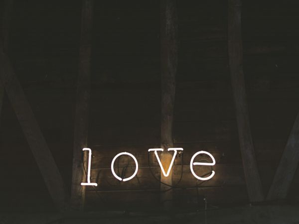 love, love, sign Wallpaper 1024x768