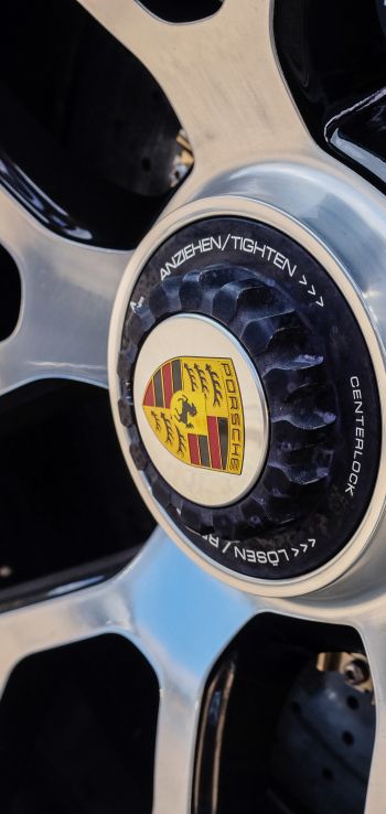 Обои 1080x2280 Porsche, колесо Porsche
