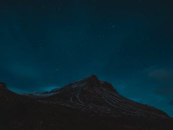 Обои 1024x768 Исландия, горы, звездная ночь