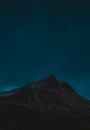 Обои 1668x2388 Исландия, горы, звездная ночь