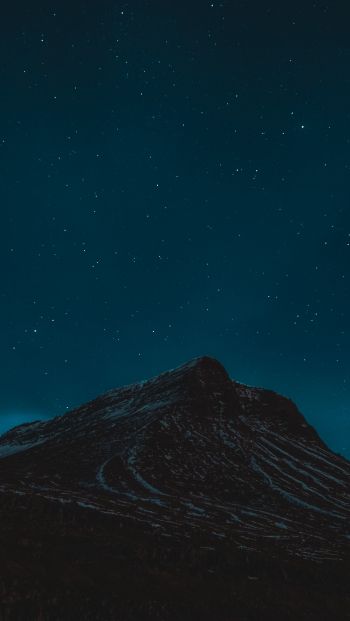 Обои 640x1136 Исландия, горы, звездная ночь