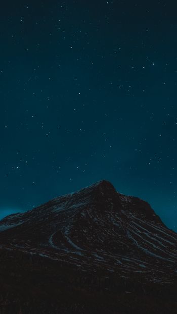 Обои 2160x3840 Исландия, горы, звездная ночь