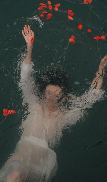 underwater, girl, flowers Wallpaper 600x1024