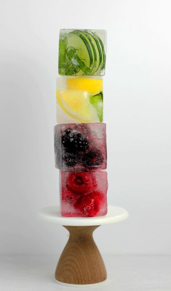 Обои 600x1024 кубик льда, фрукты, ягоды