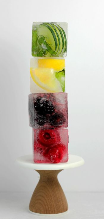 Обои 1080x2280 кубик льда, фрукты, ягоды