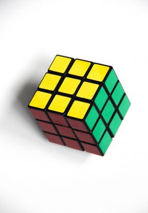 Обои 1640x2360 головоломка, кубик Рубика
