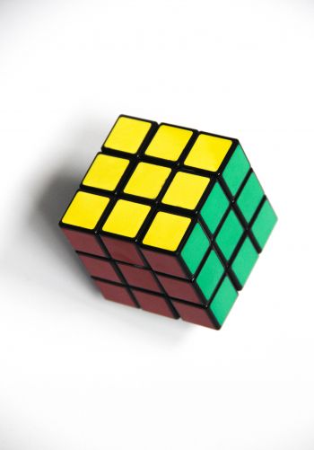 Обои 1668x2388 головоломка, кубик Рубика