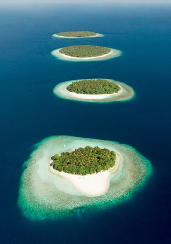 Обои 1668x2388 Мальдивы, вид с высоты птичьего полета, острова