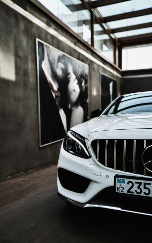 Обои 1752x2800 белый Mercedes, гараж