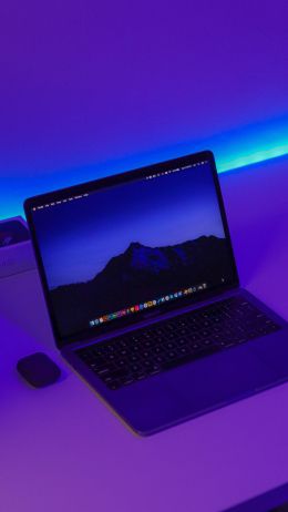 Обои 2160x3840 ноутбук, фиолетовый, интерьер