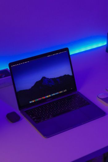 Обои 640x960 ноутбук, фиолетовый, интерьер
