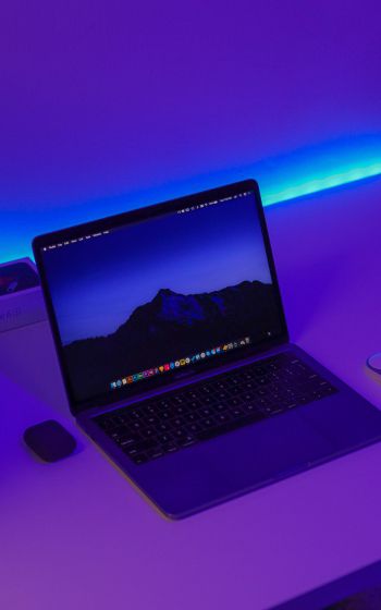 Обои 1600x2560 ноутбук, фиолетовый, интерьер