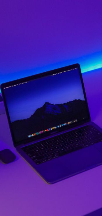 Обои 720x1520 ноутбук, фиолетовый, интерьер