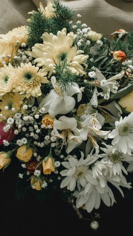 bouquet of flowers, on black background Wallpaper 640x1136