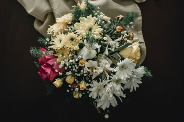 bouquet of flowers, on black background Wallpaper 5283x3527