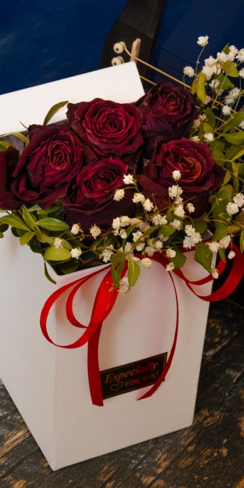 Обои 720x1440 День святого Валентина, букет роз, подарок