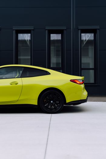 Обои 640x960 желтый BMW, спортивная машина
