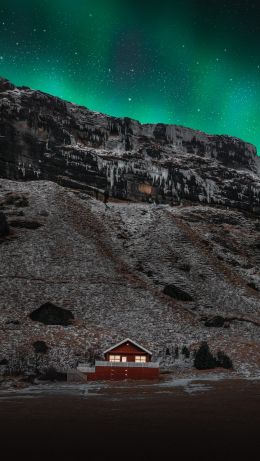 Iceland, lake house Wallpaper 640x1136