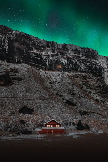 Iceland, lake house Wallpaper 640x960