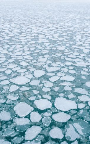 Обои 1752x2800 замерзшее озеро, лед, зима