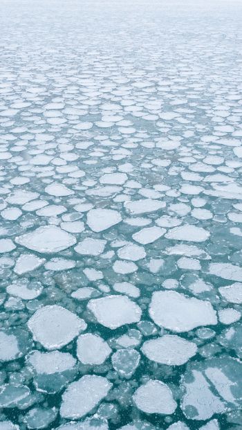 Обои 640x1136 замерзшее озеро, лед, зима