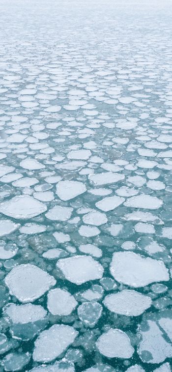 Обои 1125x2436 замерзшее озеро, лед, зима
