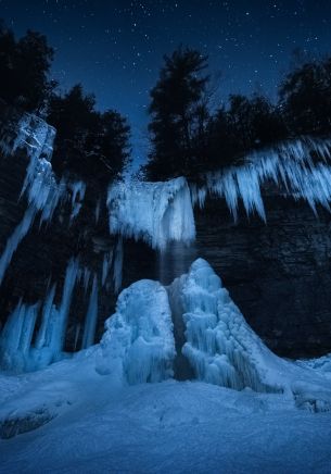 Обои 1668x2388 замерзший водопад, ночной лес, зима