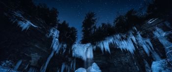 Обои 3440x1440 замерзший водопад, ночной лес, зима