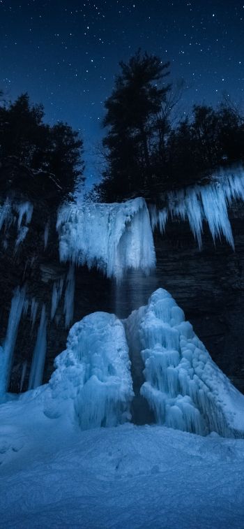 Обои 1170x2532 замерзший водопад, ночной лес, зима