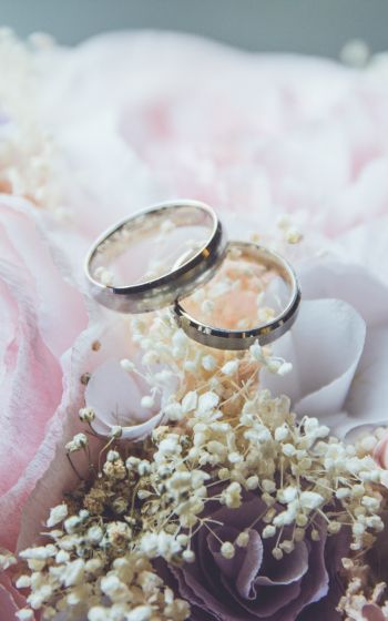 Обои 1200x1920 обручальные кольца, свадьба, цветочная композиция
