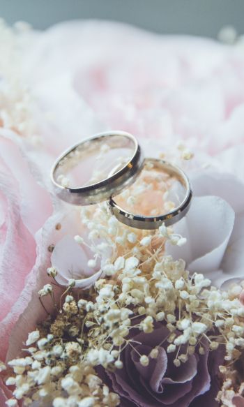 Обои 1200x2000 обручальные кольца, свадьба, цветочная композиция