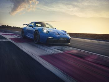 Обои 1024x768 Porsche 911 GT3, спортивная машина