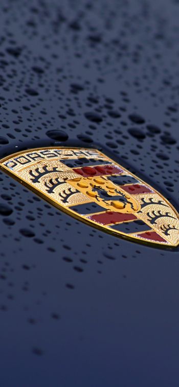 Обои 828x1792 логотип Porsche, капли, капот