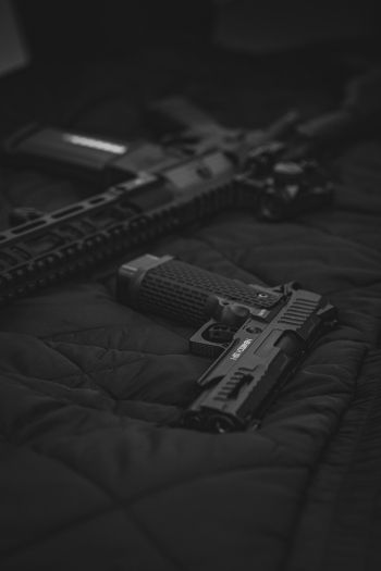 Обои 640x960 пистолет, черный, оружее