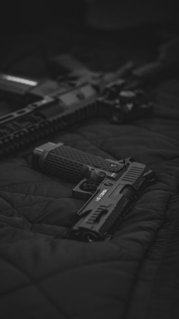 Обои 640x1136 пистолет, черный, оружее