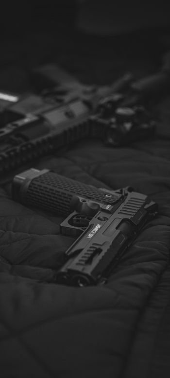 Обои 1440x3200 пистолет, черный, оружее