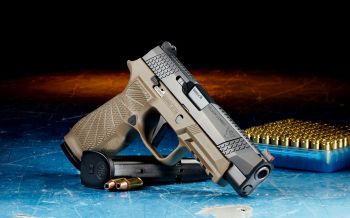 Обои 2560x1600 Wilson Combat SIG P320, пистолет, оружее