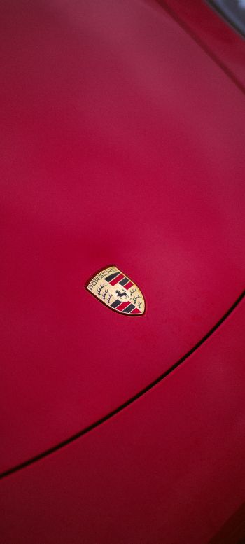 Обои 1080x2400 логотип Porsche, эмблема, капот