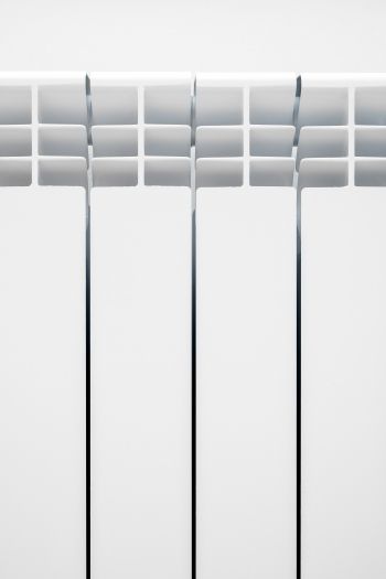 battery, white, minimalism Wallpaper 640x960