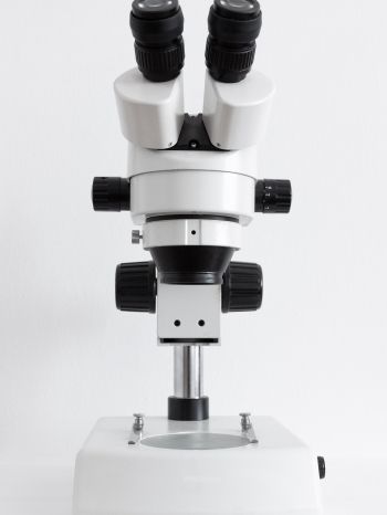 Обои 1620x2160 микроскоп, белый, минимализм
