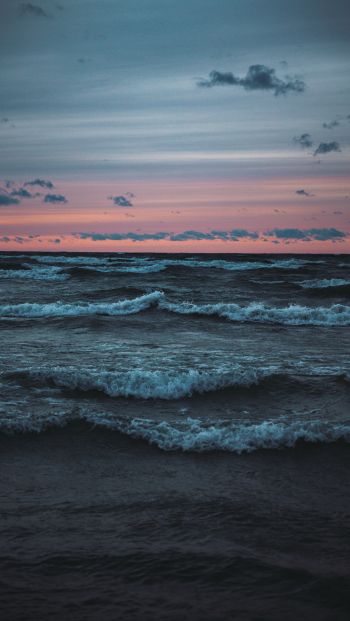Обои 640x1136 морские волны, закат, морской пейзаж