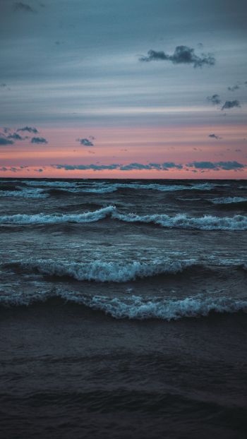Обои 1080x1920 морские волны, закат, морской пейзаж