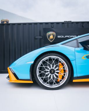 Обои 2160x2700 колесо Lamborghini, спортивная машина