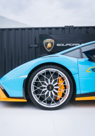 Обои 1668x2388 колесо Lamborghini, спортивная машина