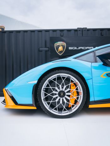 Обои 1536x2048 колесо Lamborghini, спортивная машина