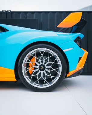 Обои 2160x2700 колесо Lamborghini,  спортивная машина