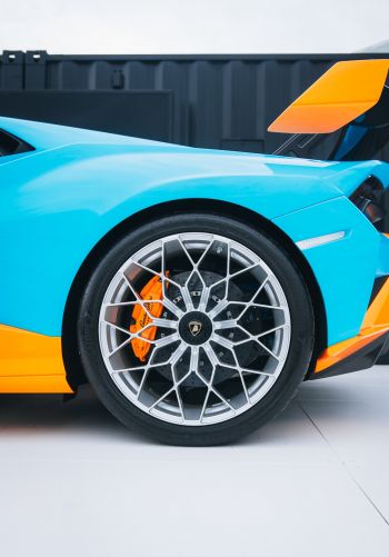 Обои 1668x2388 колесо Lamborghini,  спортивная машина