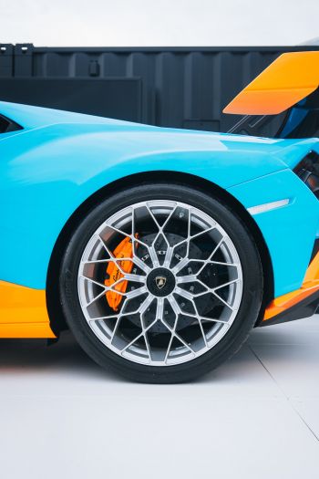 Обои 640x960 колесо Lamborghini,  спортивная машина
